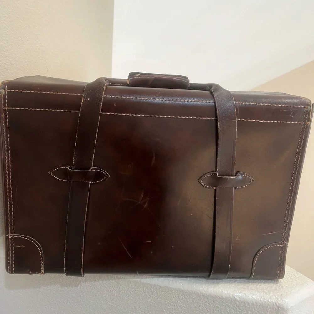 Rare WEAR BEST COWHIDE Leather Belting Briefcase Doctor - Salesman - Pilot Bag